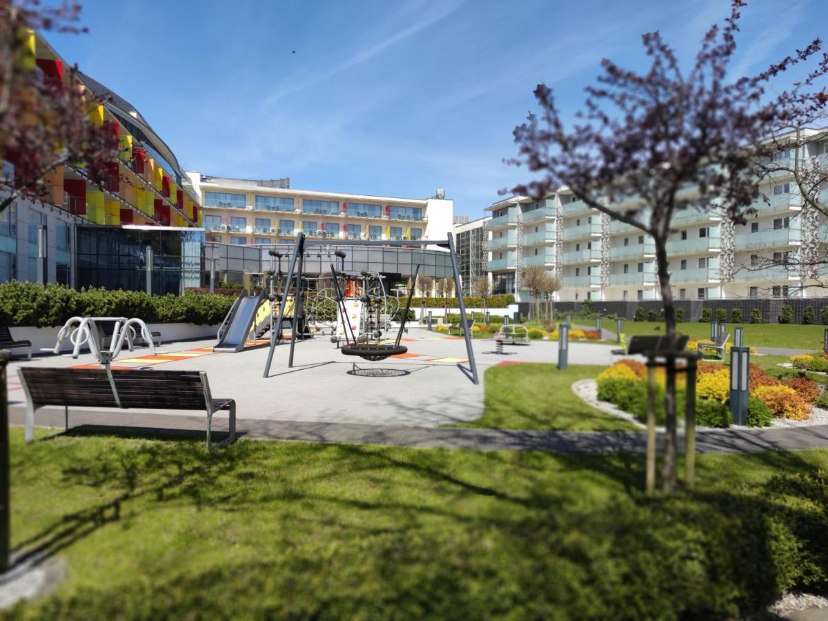 Apartament Przy Hotelu Aquarius Kołobrzeg Exterior foto
